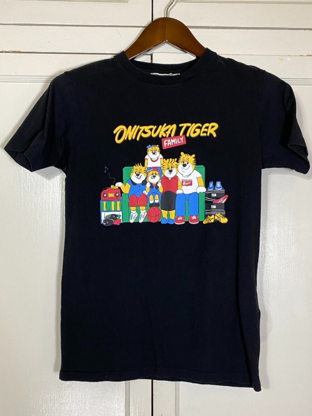 ONITSUKA TIGER Japanese Family Graphic T-Shirt 2183A171 Black Unisex Size S RARE
